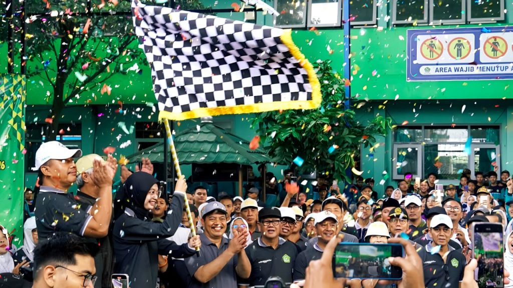 Peringati HAB Ke-80 Kemenag, Wali Kota Kediri Berangkatkan Ribuan Peserta Jalan Santai