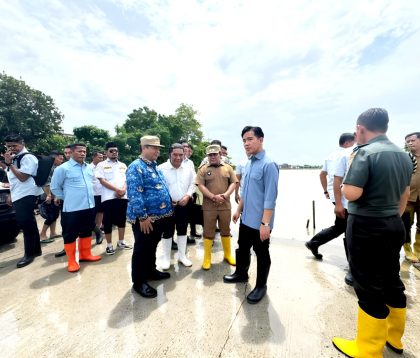 Tinjau Banjir Desa Srimukti, Wapres Gibran Instruksikan Forkopimda Bekasi Prioritaskan Kelompok Rentan dan Normalisasi Sungai