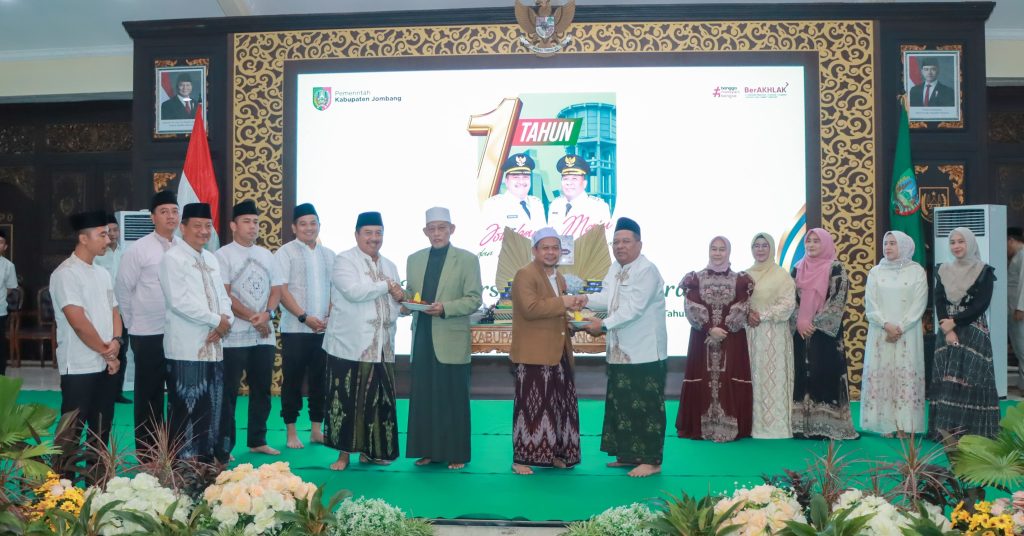Bupati Warsubi, S.H., M.Si., bersama Wakil Bupati Salmanudin, S.Ag., M.Pd., menggelar doa bersama dan tasyakuran sederhana di Pendopo Kabupaten Jombang pada Jumat (20/2/2026) sore