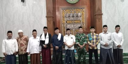PC LDII Mojoagung, Abdul Rozaq (Foto paling kiri) menghadiri pembukaan Safari Ramadan dan Tarawih Keliling (Tarling) yang diselenggarakan oleh Muspika Mojoagung di Masjid Maimun, Desa Dukuhmojo, pada Jumat (20/2/2026)
