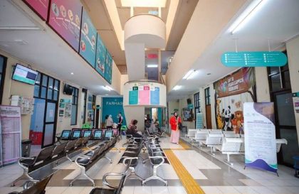 Wali Kota Bandung, Muhammad Farhan, menegaskan bahwa skema Universal Health Coverage (UHC) harus menjadi instrumen perlindungan utama bagi warga rentan dalam mengakses layanan kesehatan tanpa hambatan administratif. Hal tersebut disampaikan saat memimpin Apel Mulai Bekerja di Plaza Balai Kota Bandung, Senin (09/02/2026).