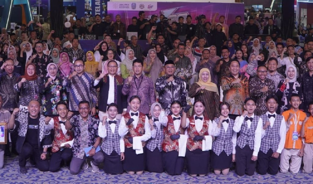 Gubernur Khofifah Hebatnya SMK Jatim, memang hebat dan sungguh hebat.