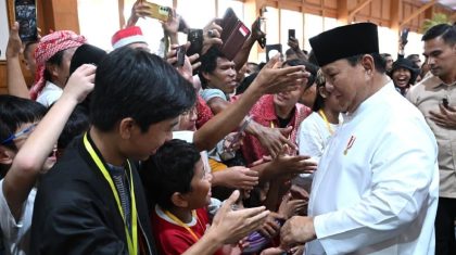 Presiden Prabowo Subianto, menyelenggarakan acara gelar griya atau open house dalam rangka merayakan Hari Raya Idulfitri 1447 Hijriah di kompleks Istana Kepresidenan, Jakarta, pada Sabtu, 21 Maret 2026