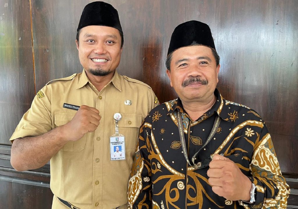 Ketua PC LDII Mojoagung bersama Plt. Camat Mojoagung, Bapak Wahyu Teguh Wicaksono, S.STP.