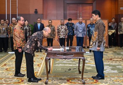 Menteri Keuangan Purbaya Yudhi Sadewa resmi melantik Robert Leonard Marbun sebagai Sekretaris Jenderal Kementerian Keuangan dalam sebuah upacara yang berlangsung di Jakarta pada Jumat (27/3/2026)