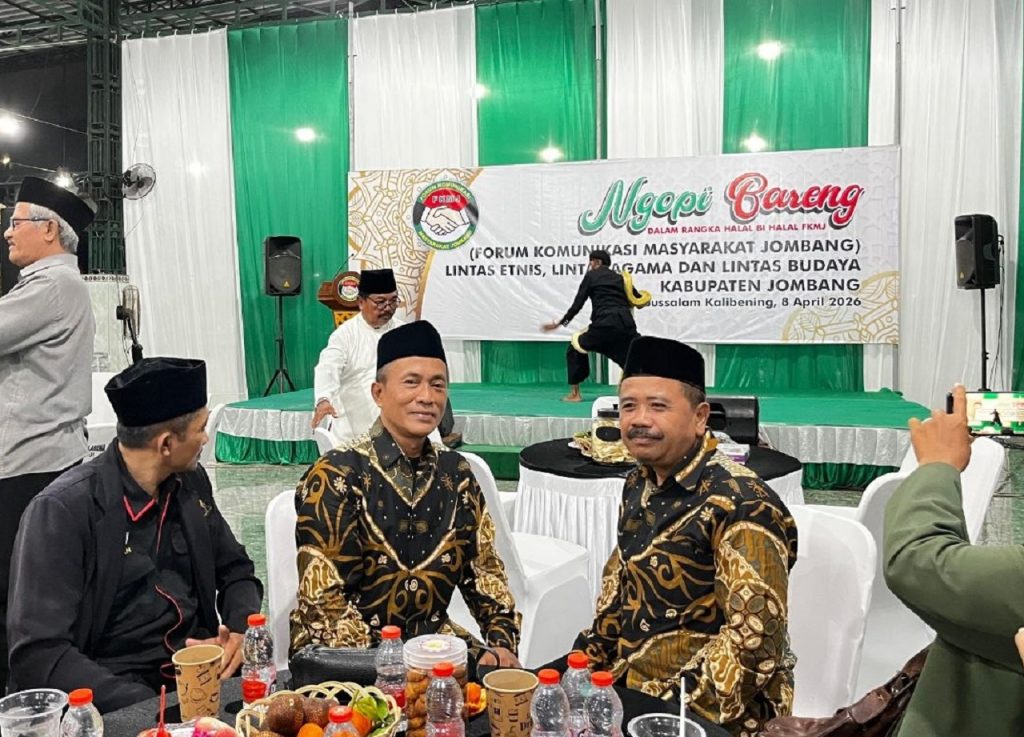 Pimpinan Cabang (PC) LDII Mojoagung menghadiri undangan kegiatan Ngopi Bareng sekaligus Halal Bihalal yang diinisiasi oleh Keluarga Besar Forum Komunikasi Masyarakat Jombang (FKMJ)