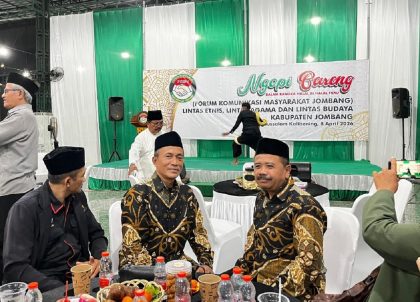 Pimpinan Cabang (PC) LDII Mojoagung menghadiri undangan kegiatan Ngopi Bareng sekaligus Halal Bihalal yang diinisiasi oleh Keluarga Besar Forum Komunikasi Masyarakat Jombang (FKMJ)
