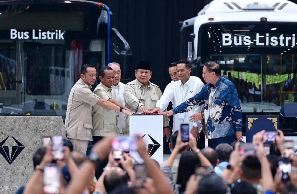 Presiden Prabowo Subianto, mendeklarasikan optimisme tinggi terhadap posisi geopolitik dan ekonomi Indonesia di kancah internasional. Dalam peresmian fasilitas perakitan kendaraan komersial listrik PT VKTR Sakti Industries di Kabupaten Magelang, Jawa Tengah, Kamis (09/04/2026)