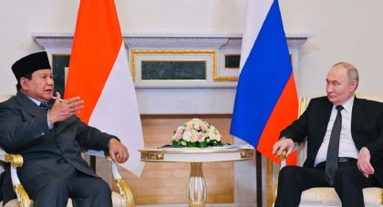 Prabowo Subianto melakukan kunjungan kenegaraan ke Istana Kremlin, Moskow, pada Senin, 13 April 2026, untuk mengadakan pertemuan bilateral dengan Presiden Federasi Rusia, Vladimir Putin