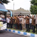 Bupati Jombang Warsubi secara resmi melepas jemaah haji yang tergabung dalam Kelompok Terbang (Kloter) 60 dan 61 untuk menunaikan rukun Islam kelima di Tanah Suci