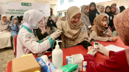 Puskesmas Kertosono menggandeng Ponpes Al Ubaidah Kertosono untuk menyelenggarakan kegiatan skrining kesehatan massal pada Kamis, 7 Mei 2026