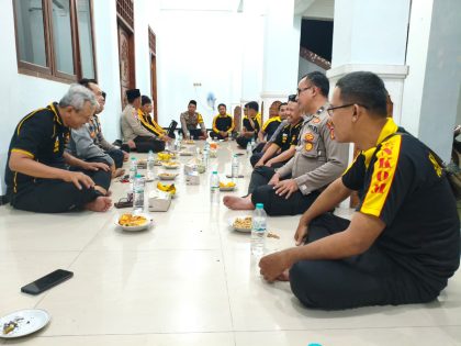 Satbinmas Polres Bangkalan Gelar Kopi Keliling di Mako Senkom Mitra Polri
