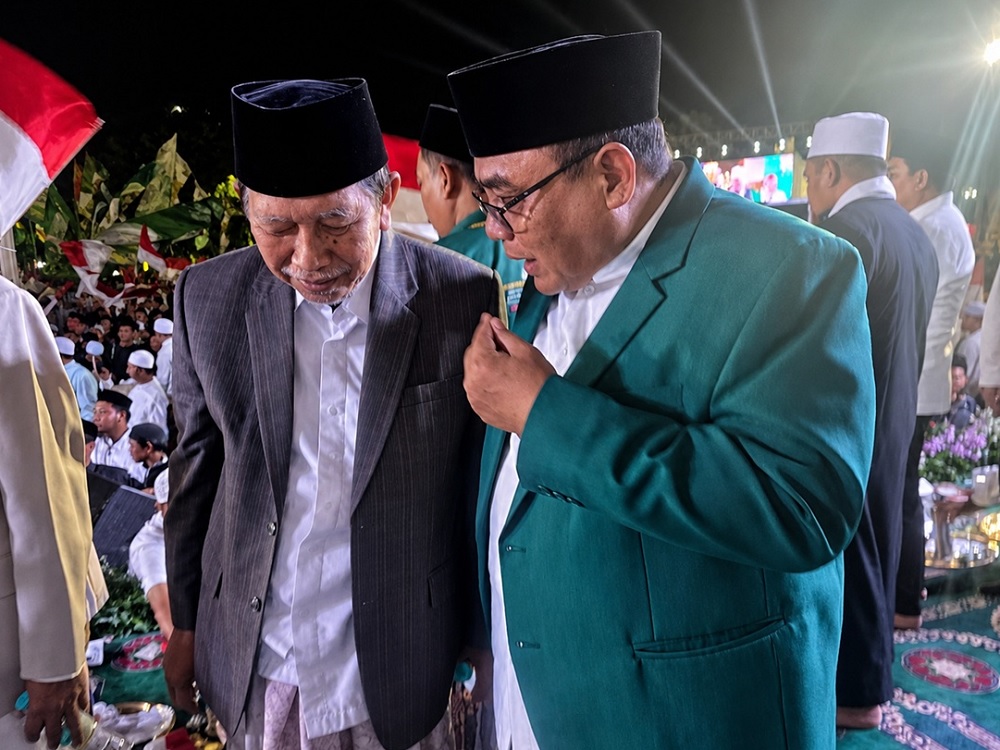Ketua DPW LDII Jawa Timur Moch Amrodji Konawi bersama Ketua Umum MUI Jatim Kiai Abd Halim Soebahar