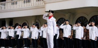 Ribuan santri Ponpes Wali Barokah Kota Kediri ikuti upacara HSN 2026. Wakil Ketua Pesantren tekankan penguatan iman, teknologi, dan akhlak menuju Indonesia Emas 2045.